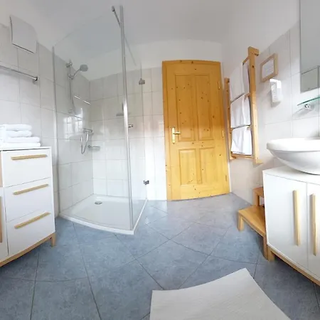 Weslhof Farm stay Attersee