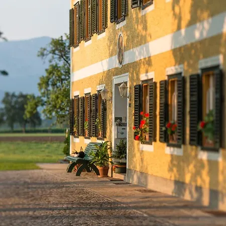 Weslhof Farm stay Attersee